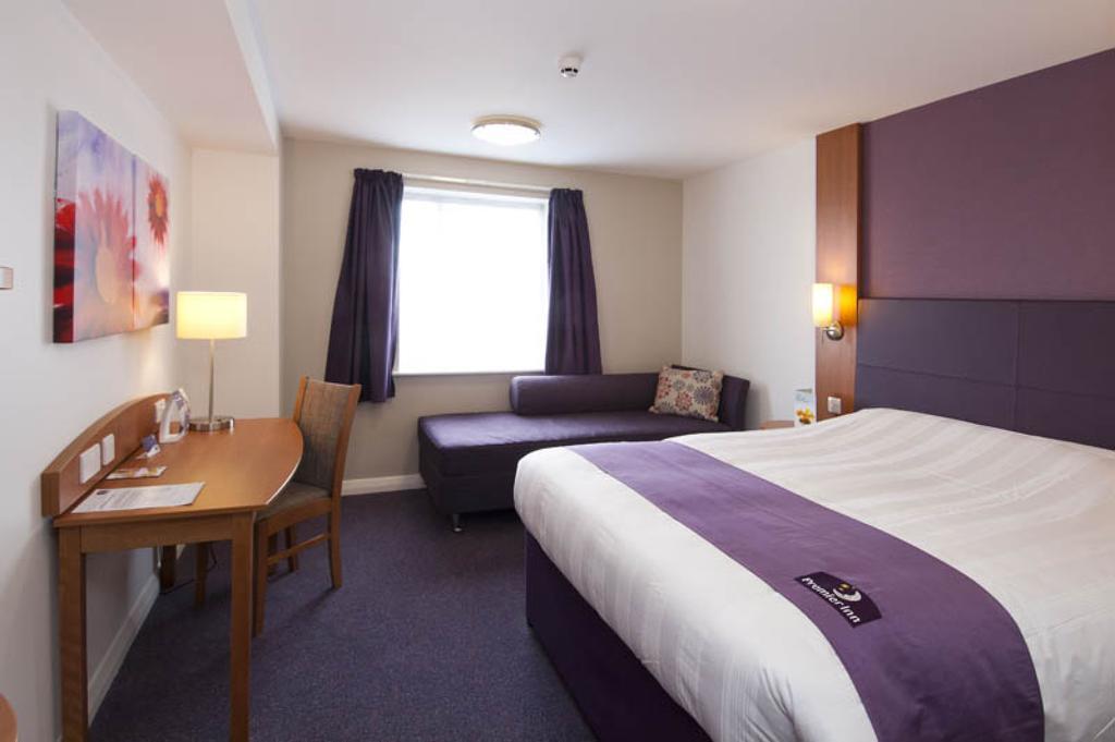 Premier Inn 滨海克拉克顿 外观 照片