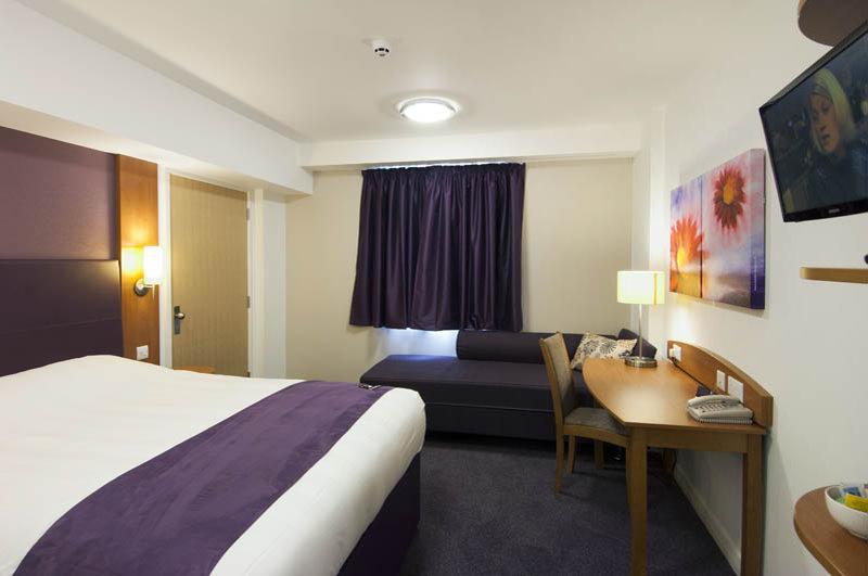 Premier Inn 滨海克拉克顿 外观 照片